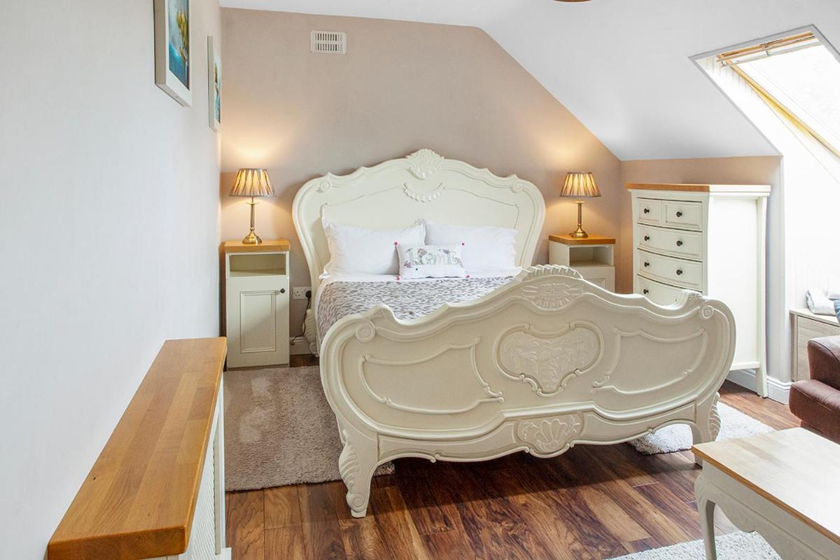 The Ridgewood Lodge Newbridge  Esterno foto